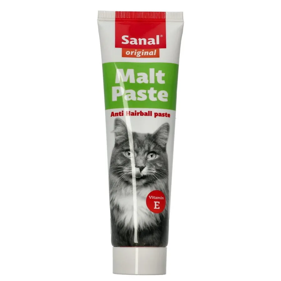 En tub Sanal Original Malt Paste Anti-Hairball Paste med en röd och vit mössa. Förpackningen, med en bild av en katt, indikerar att pastan innehåller vitamin E. Tuben har en grön sektion upptill och vit längst ner.