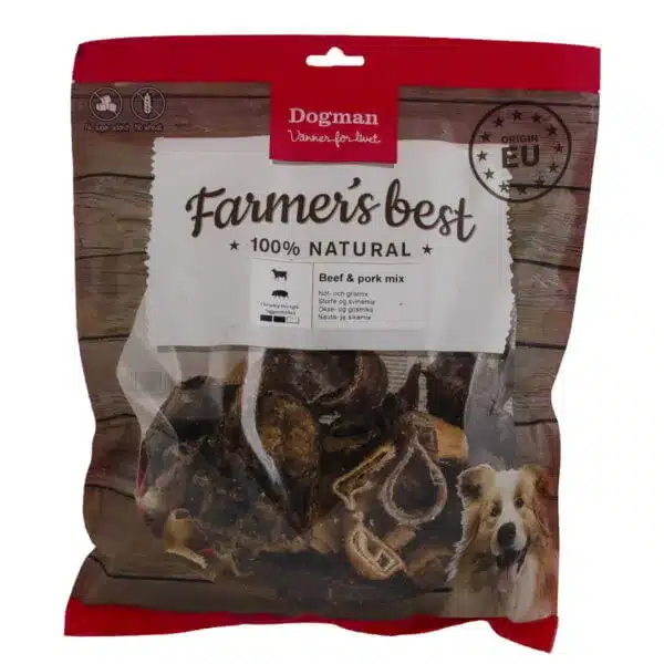 Bilden visar ett rött och tydligt paket med "Dogman Farmer's Best 100% Natural Beef & Pork Mix" hundgodis. Paketet innehåller bilder på kött och huvudet på en hund i det nedre högra hörnet, tillsammans med en "Made in EU"-stämpel uppe till höger.