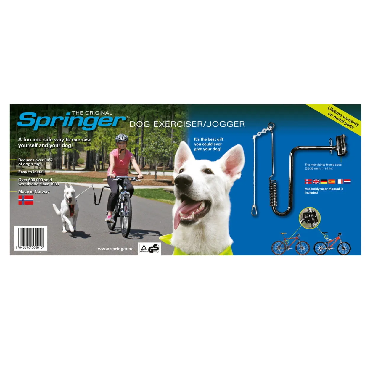 Bild på produktförpackningen för 'The Original Springer Dog Exerciser/Jogger.' Den visar en kvinna som cyklar med en vit hund fäst vid Springer-enheten. Texten framhäver funktioner som säkerhet, enkel installation och lämplighet för cyklar.